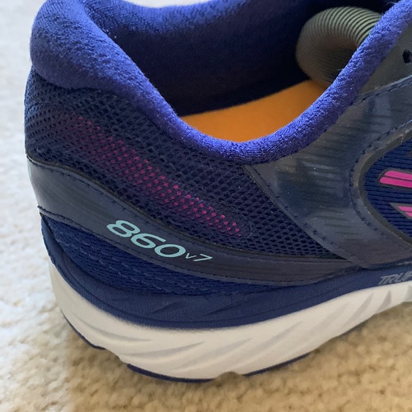 New Balance 860v7 sneakers. - Picture 6 of 6